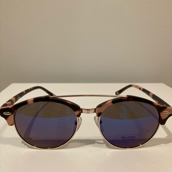 Accessories - Women’s sunglasses